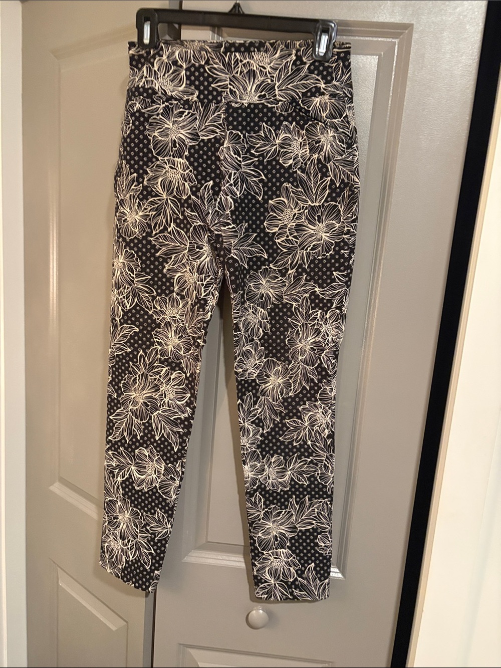 Versona Black and White Floral Print Pants